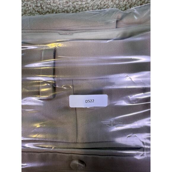 Dockers Pants Mens 40x32 Beige Khaki Classic Fit Slacks Trousers Pleated D522 - Picture 14 of 14